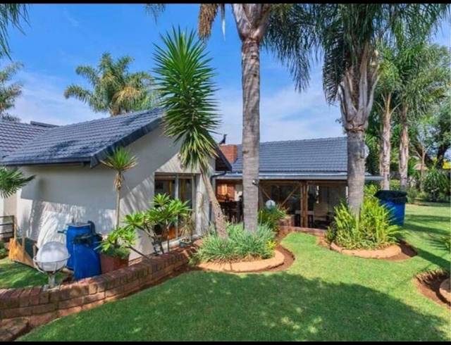 3 BEDROOM HOUSE FOR SALE IN VAN RIEBEECK PARK